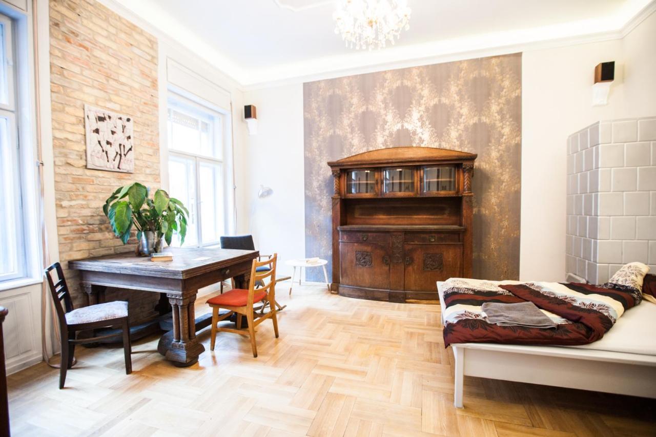 N40 By Small Apartment