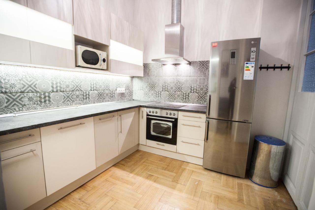 N40 By Small Apartment